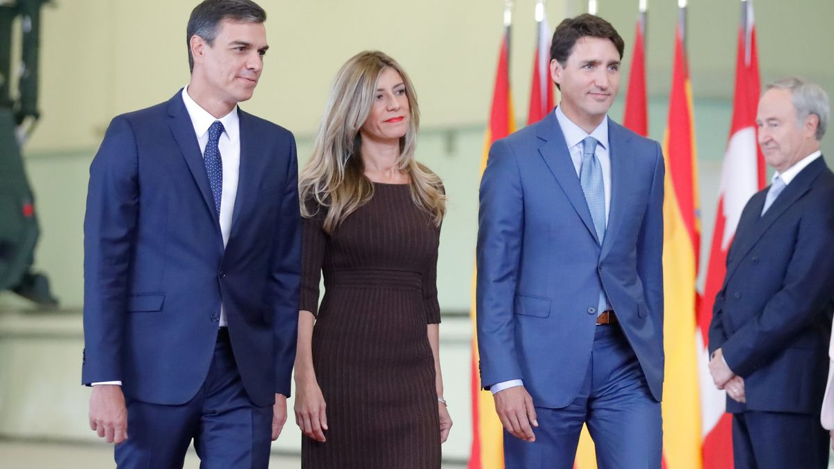 Begoña Gómez reaparece en Canadá con un vestido de punto marrón
