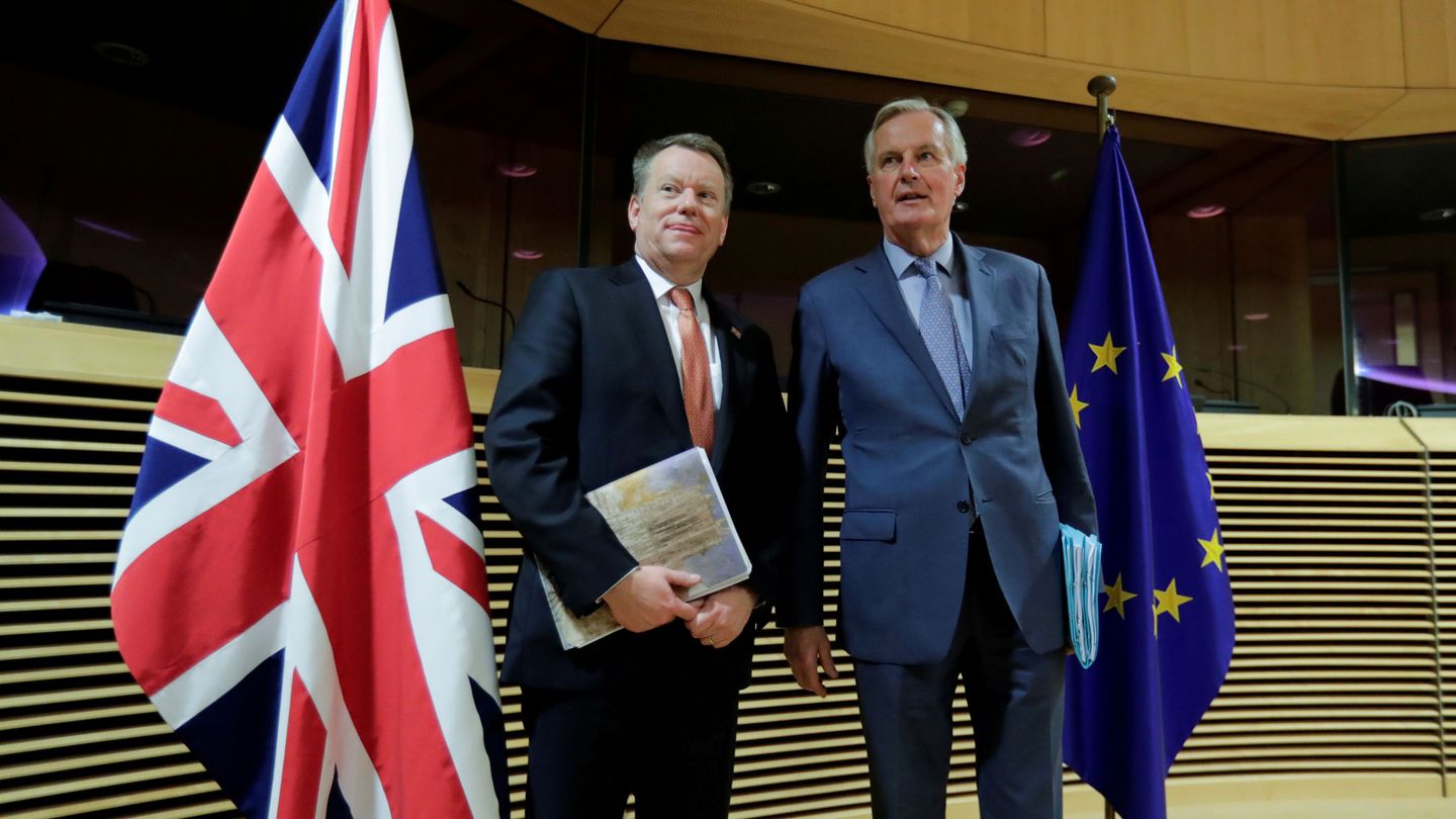 Frost, negociador británico, junto a Barnier. (Reuters)