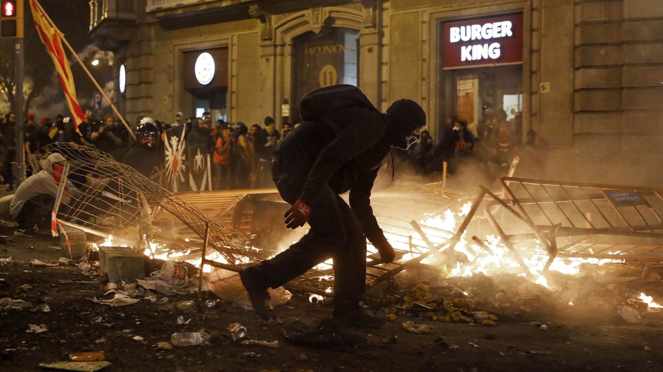 Foto: Disturbios en Barcelona. (EFE)