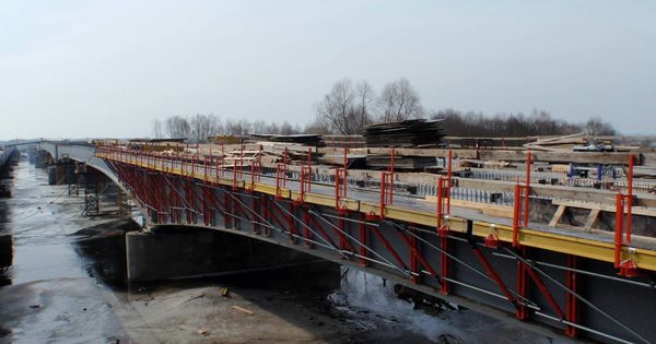 Foto: Puente sobre el río Bug, en Polonia, construido por Sando. (Sando)