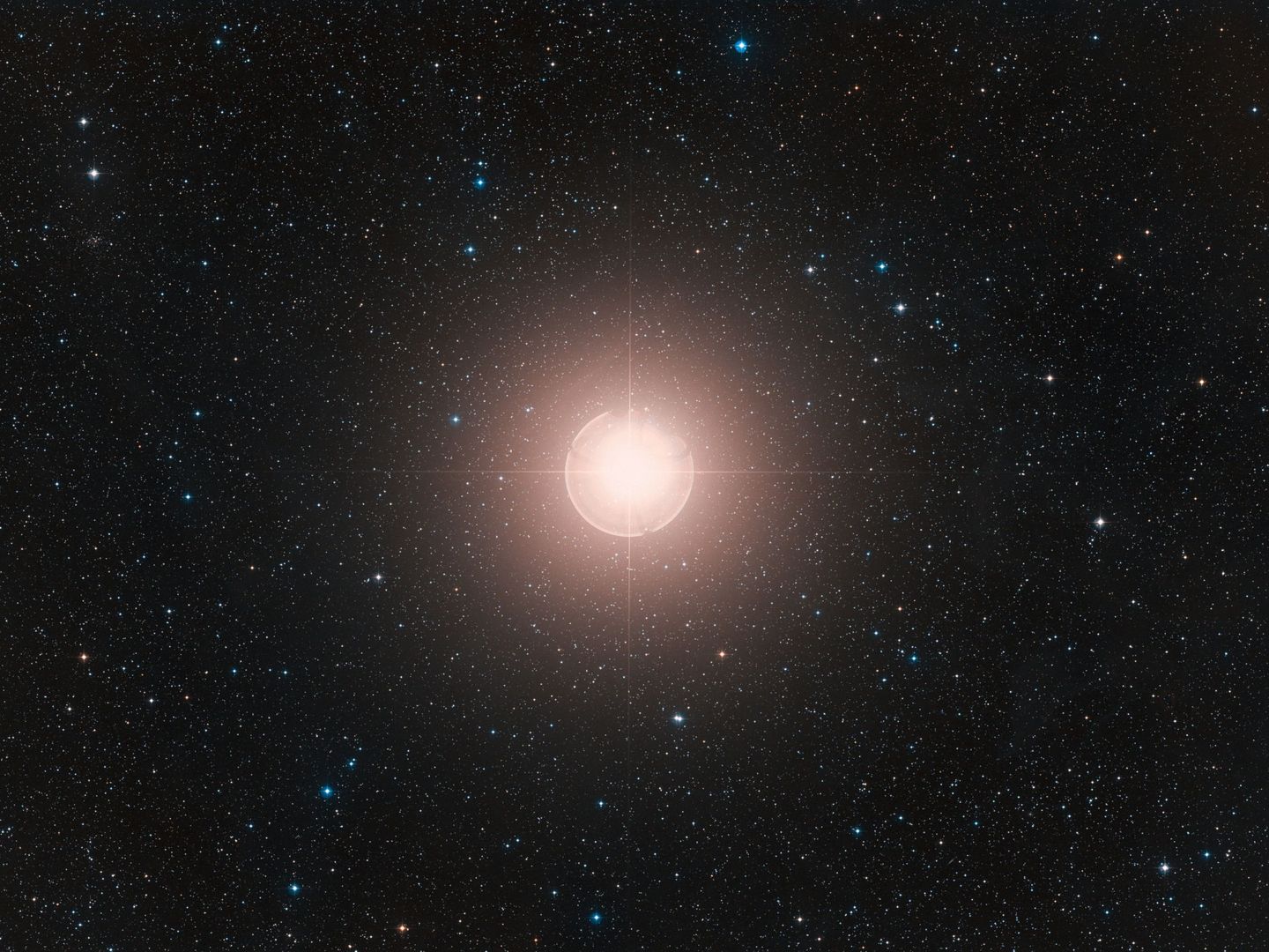 Puede originarse de forma muy rápida a poca distancia de la superficie de una estrella (ESO DIGITIZED SKY SURVEY 2)