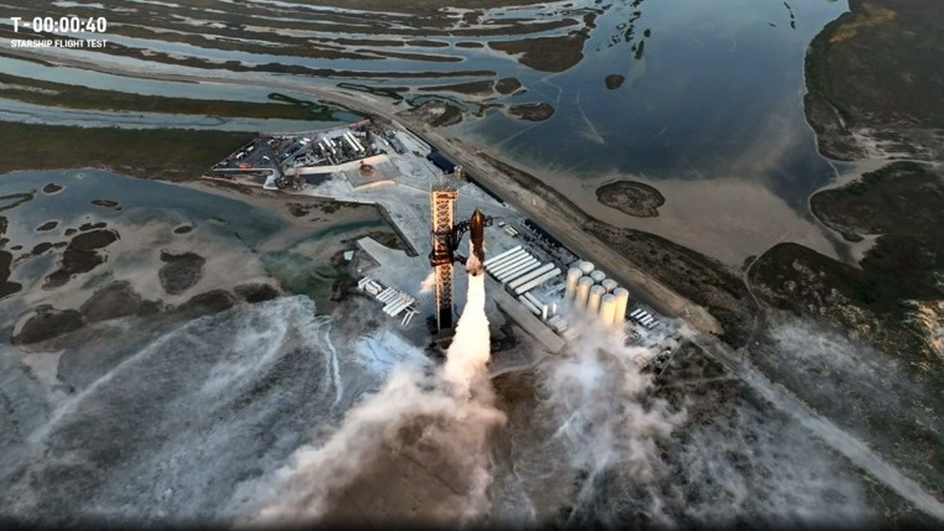 Foto: Imagen aérea del Starship apunto de iniciar el despegue (SpaceX)