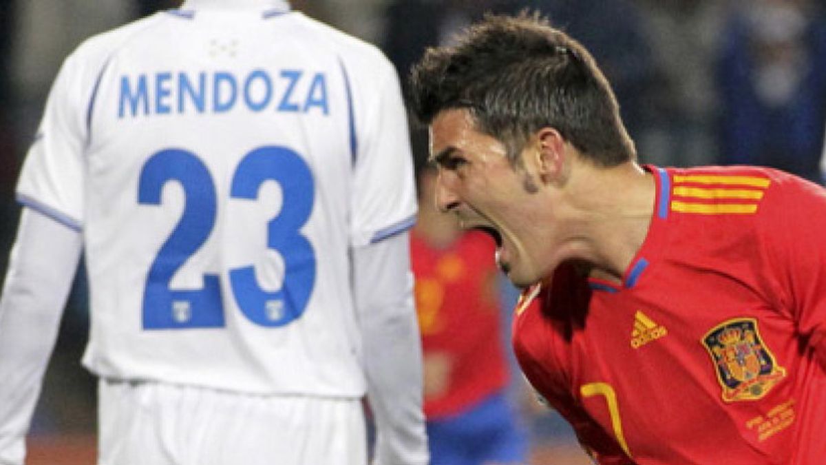 España se vuelve a ilusionar con dos goles de Villa