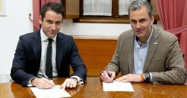 Foto: Teodoro García Egea y Javier Ortega Smith escenifican el pacto entre el PP y Vox. (PP)
