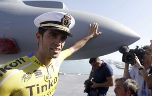 La Vuelta arrancó la tercera etapa desde el portaaviones Juan Carlos I