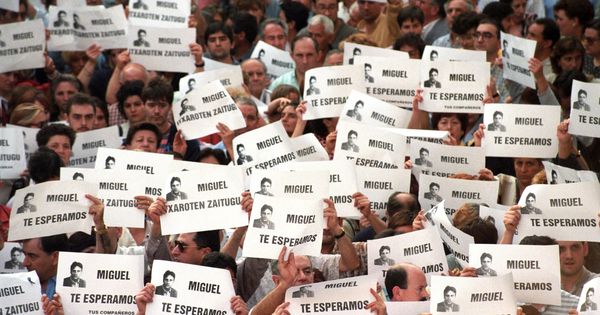 Foto: Homenaje a Miguel Ángel Blanco en 1997. (EFE)