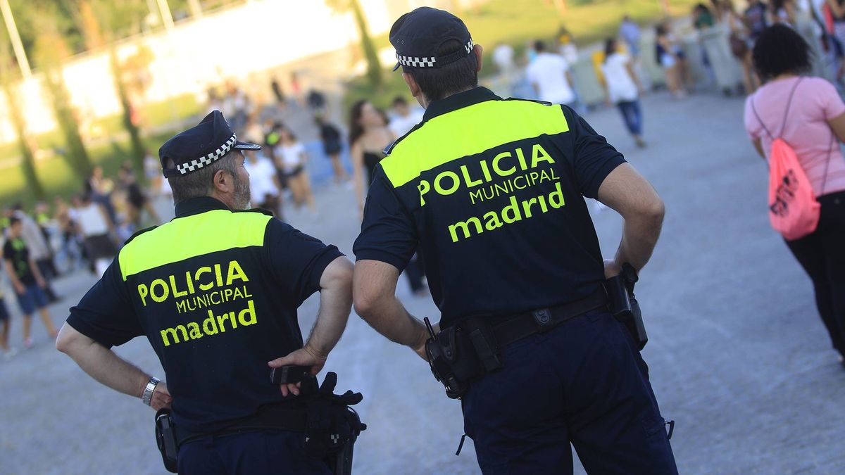 Las oposiciones en la Policía de Madrid huelen mal: todo el mundo supera los test