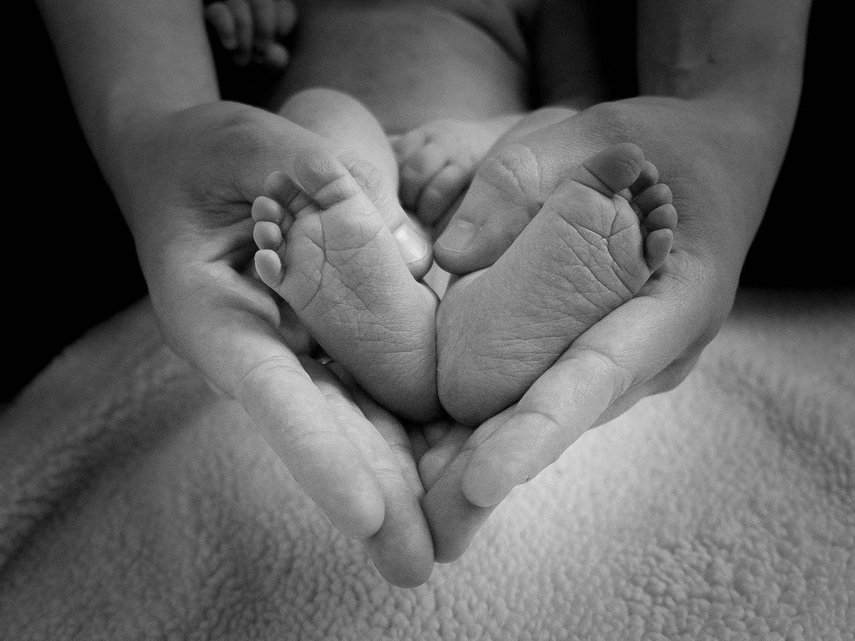 Foto: maternidad natalidad bebé Imagen de one_life en Pixabay.