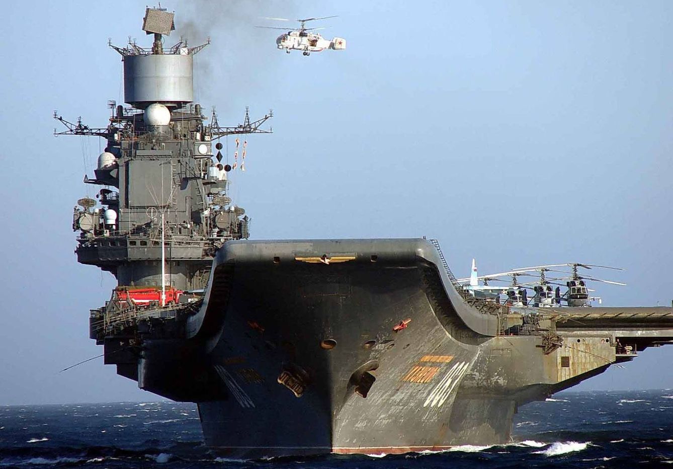 El portaaviones ruso Almirante Kuznetsov, semigemelo del primer portaaviones chino