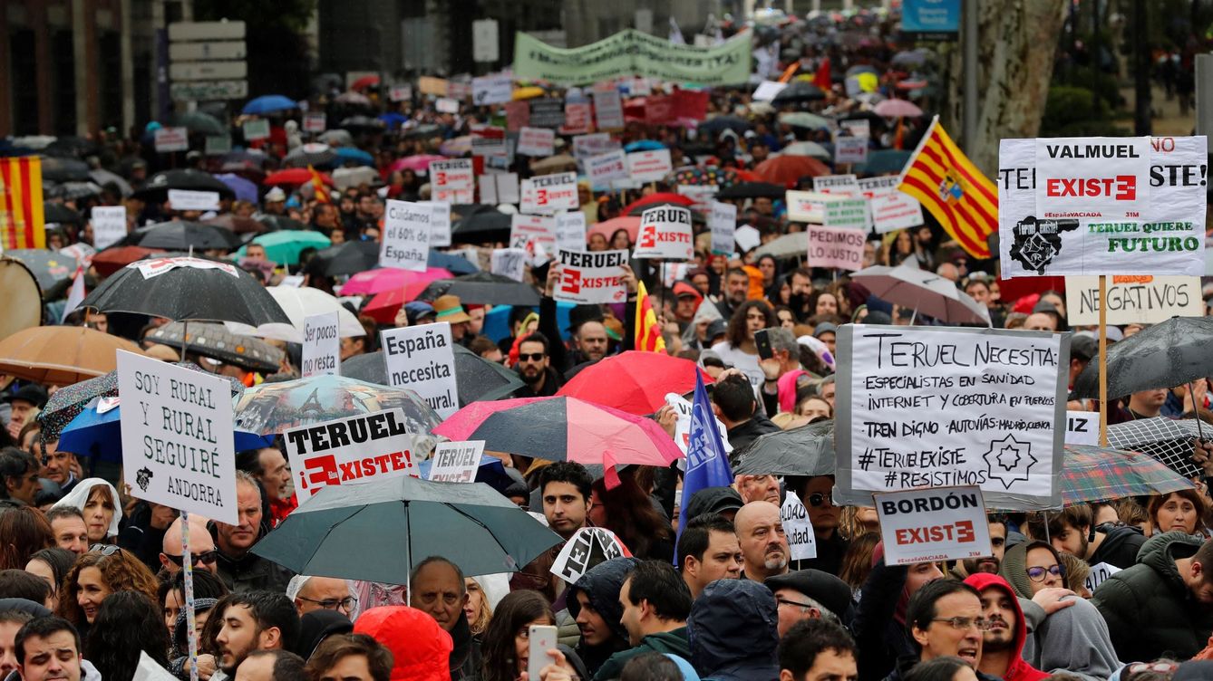 Foto: Un momento de la marcha de la 'España vaciada', que ha congregado a miles de personas. (EFE)