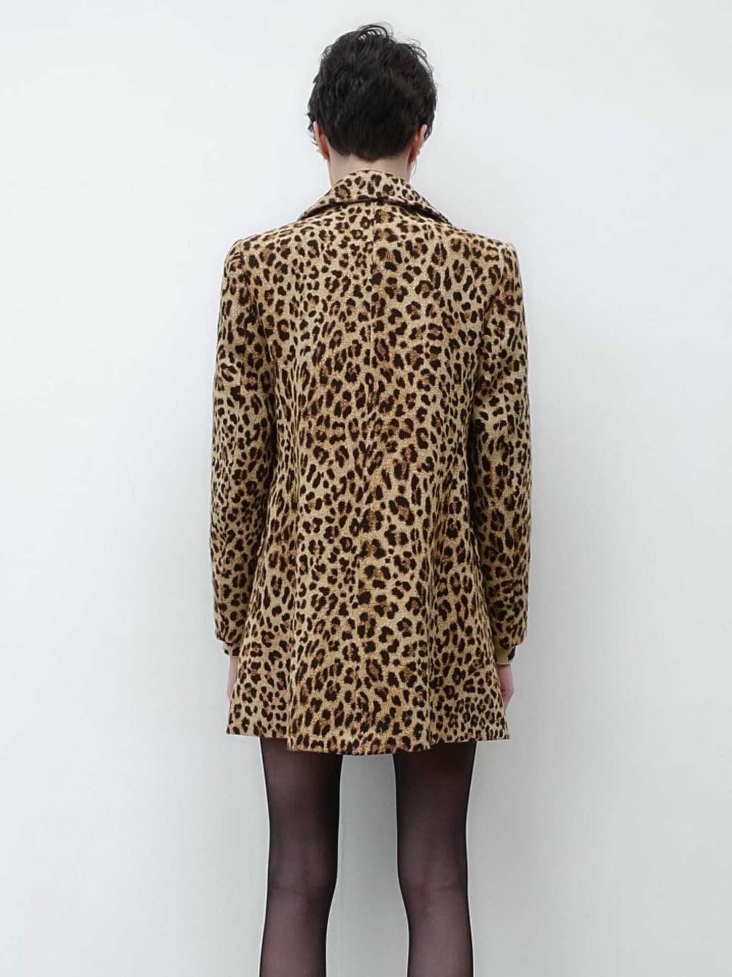 Nuevo abrigo de animal print. (Zara/Cortesía)