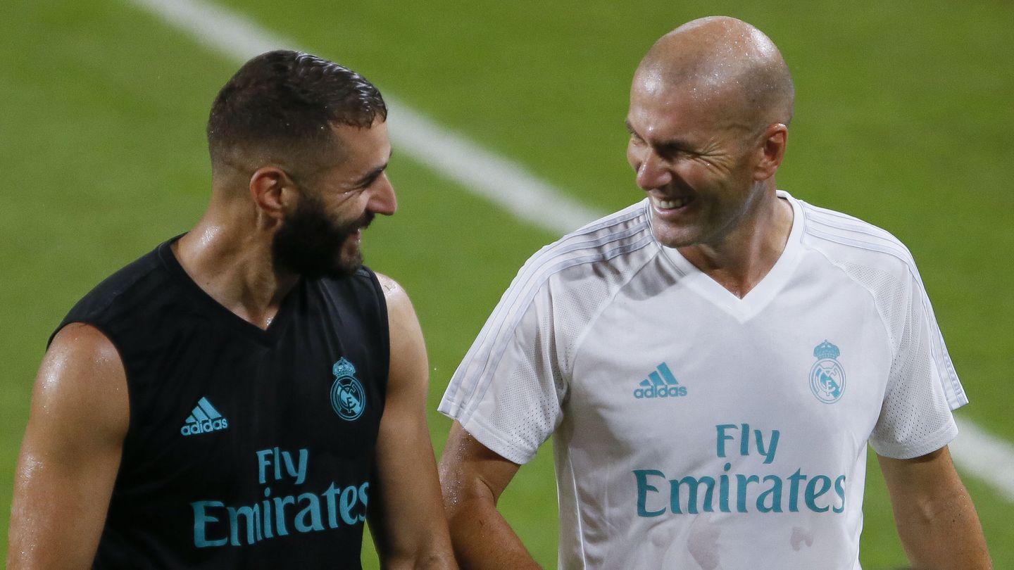 Zidane es uno de los grandes apoyos de Benzema en el Real Madrid. (EFE)