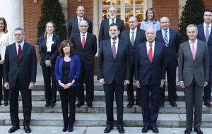 Rajoy prepara la salida de Gallardón, Wert y Montoro para recuperar la iniciativa