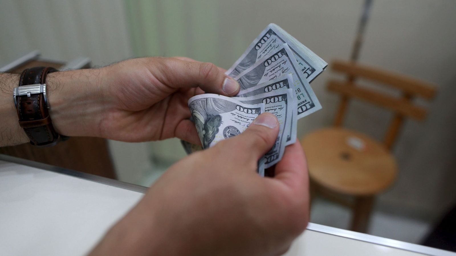 Foto: Billetes de dólar americano. (Reuters)