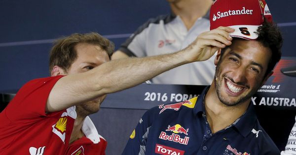 Foto: Vettel bromeando con Ricciardo. (EFE)