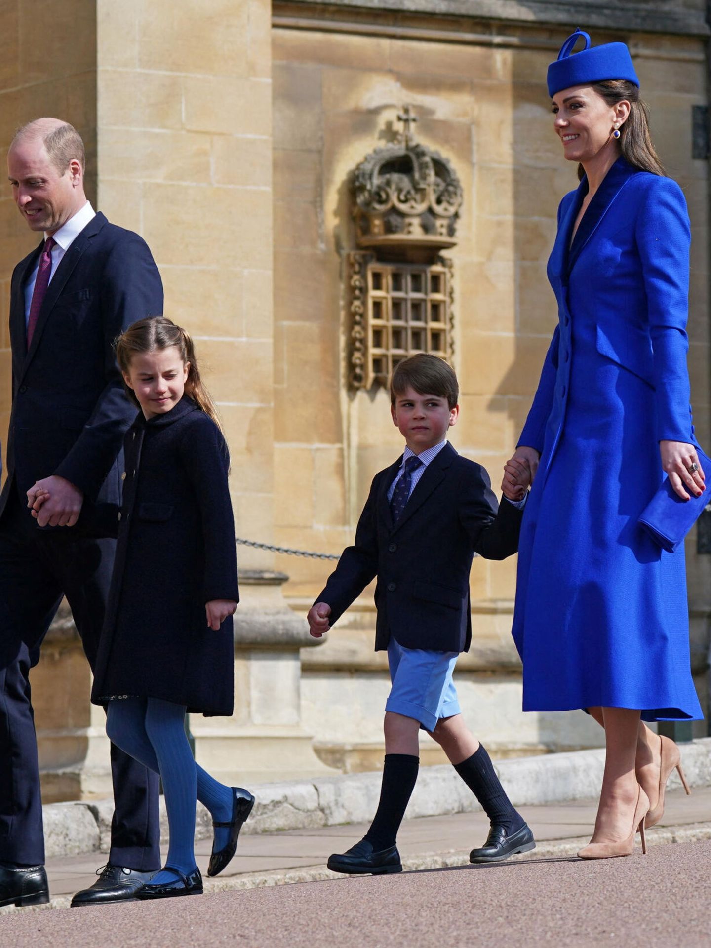 Charlotte con abrigo de Amaia Kids y Louis con corbata de El Corte Inglés. (Reuters)