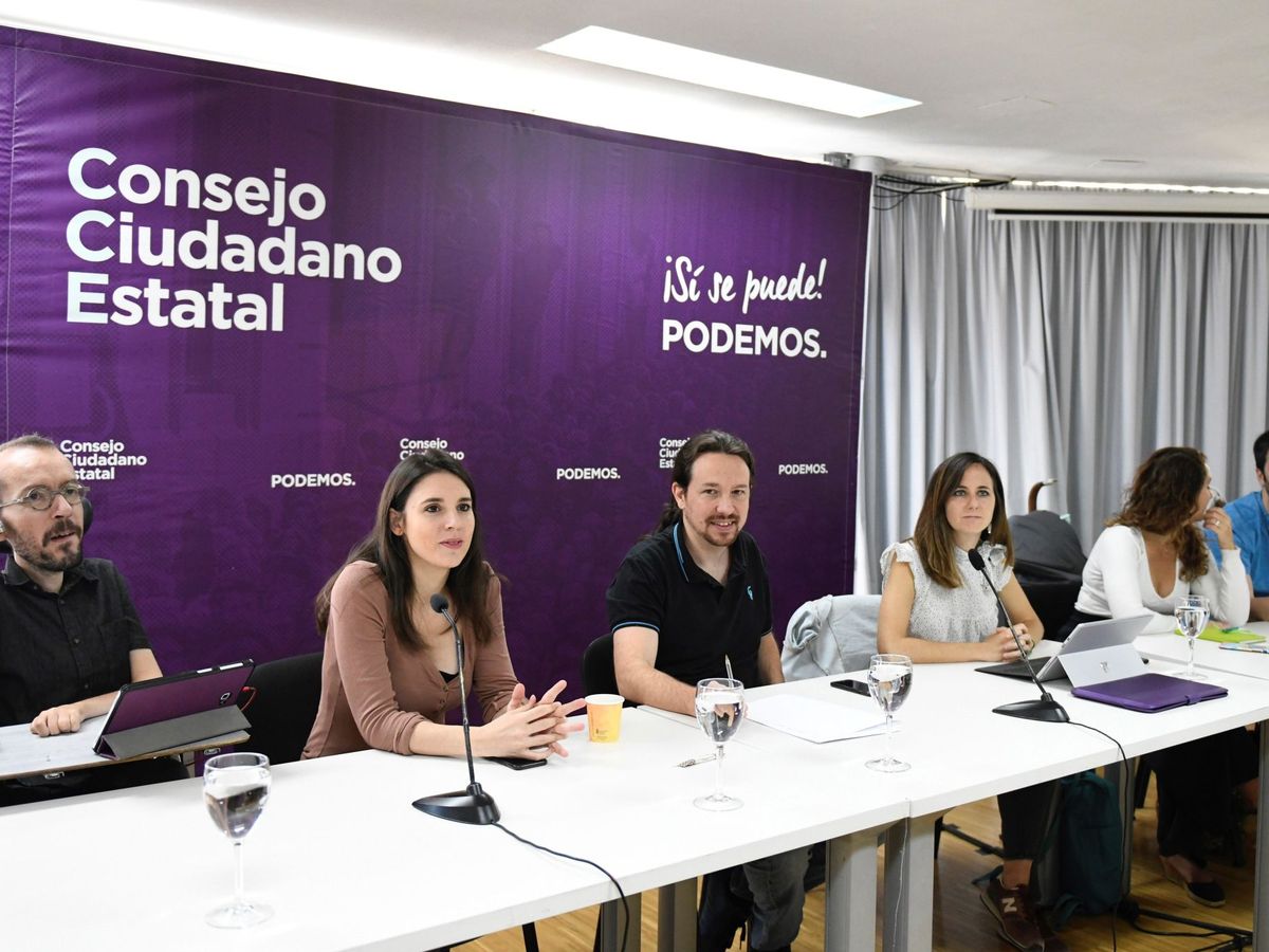 Foto: El secretario general de Podemos, Pablo Iglesias (c), junto a parte de la dirección del partido durante un Consejo Ciudadano Estatal. (EFE)