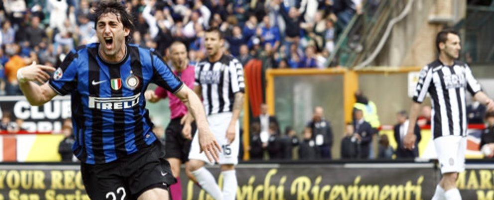 Foto: Milito da al Inter su quinto 'Scudetto' consecutivo