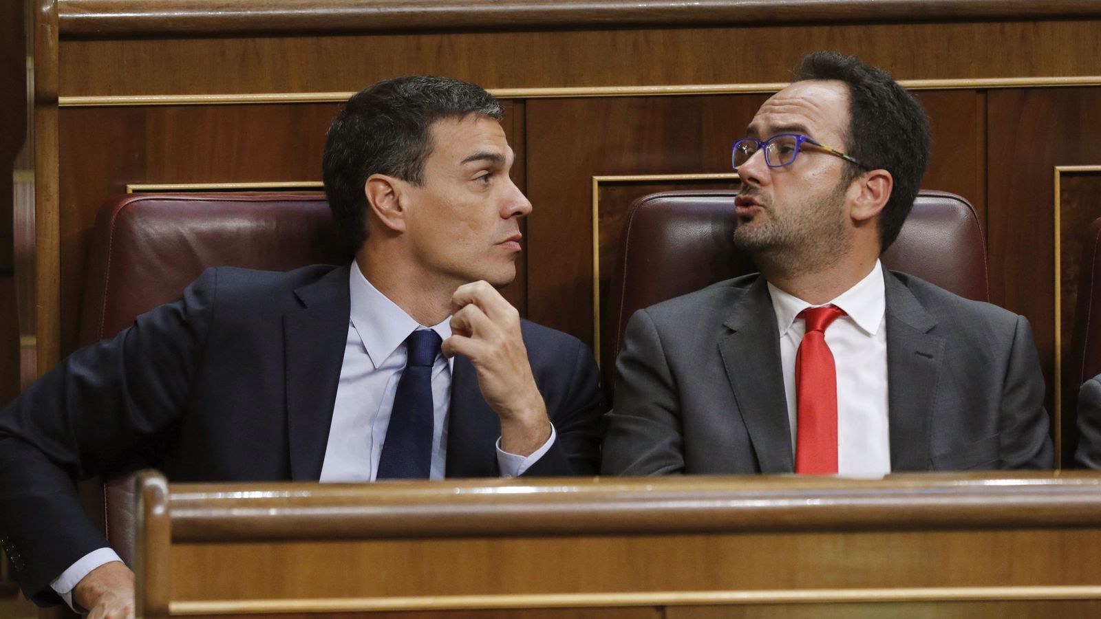 Foto: Pedro Sánchez y su portavoz parlamentario, Antonio Hernando, el pasado 19 de julio en la sesión constitutiva del Congreso de la XII Legislatura. (EFE)
