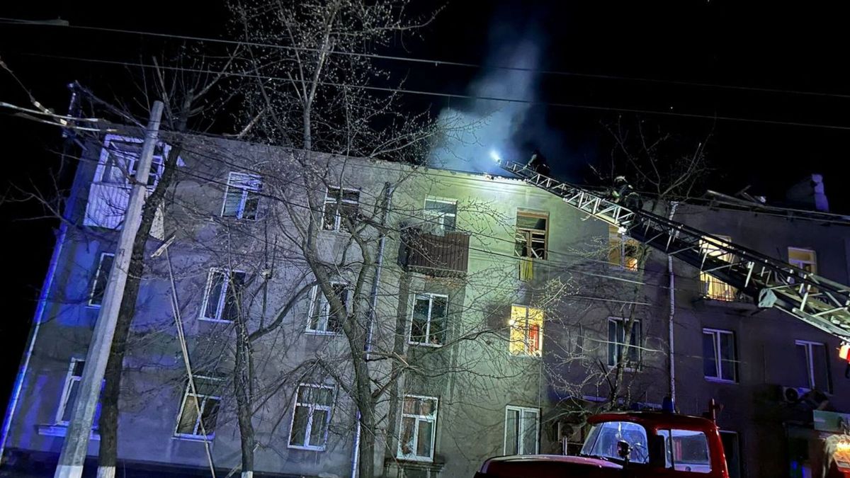 Al menos cuatro muertos, incluidos tres rescatistas, durante un ataque nocturno ruso en Járkov