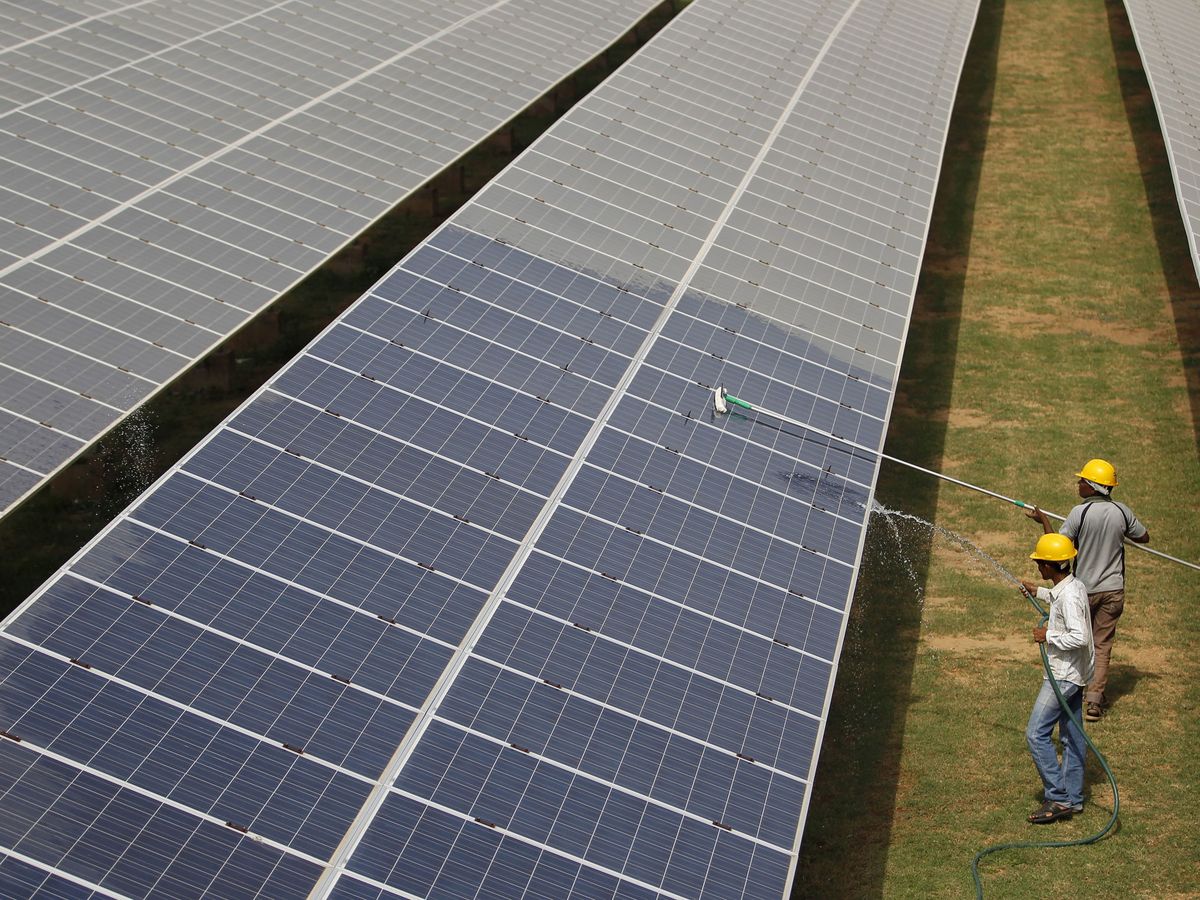 Foto: Placas solares en Guayarat, India. (Reuters)