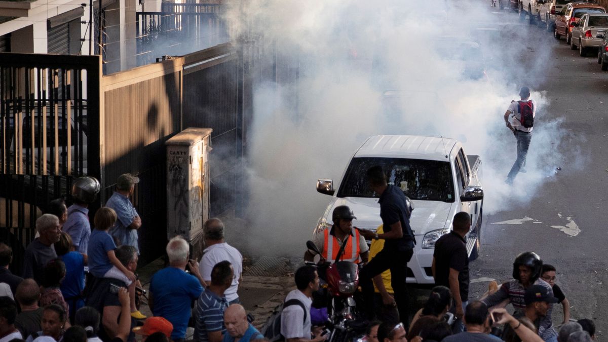 Venezuela sale a la calle por la falta de luz y agua entre disparos y lanzamiento de gases