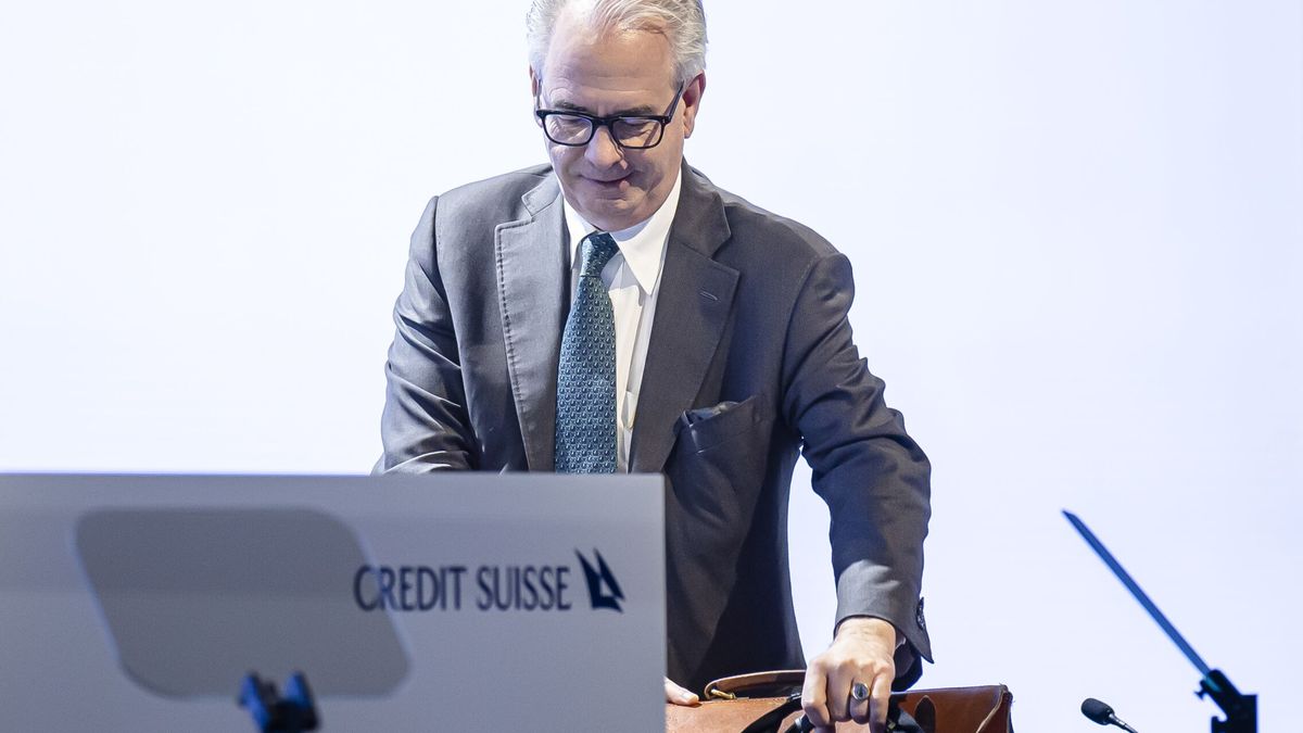 El último CEO de Credit Suisse ultima su salida de UBS tras la fusión 