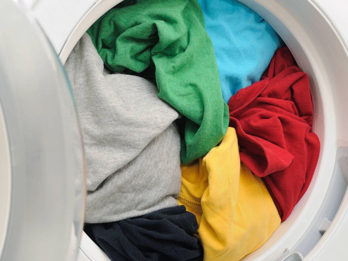 Foto: Ropa en la lavadora (Fuente: iStock)