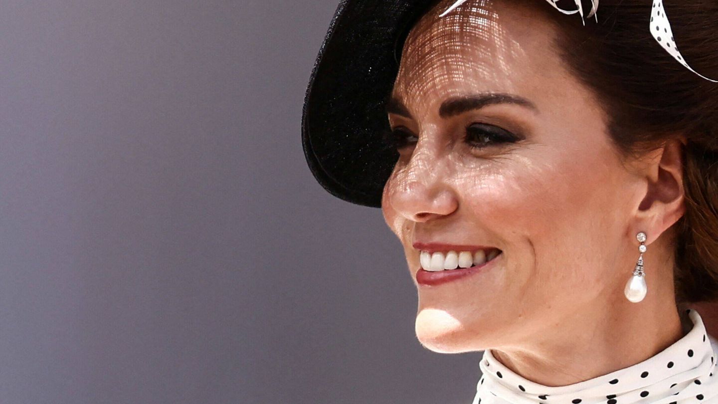 Detalle de los pendientes de Lady Di que lució Kate Middleton. (Reuters)