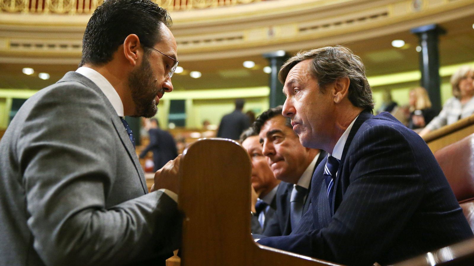 Foto: Antonio Hernando y Rafael Hernando en el Congreso de los Diputados. (Reuters)