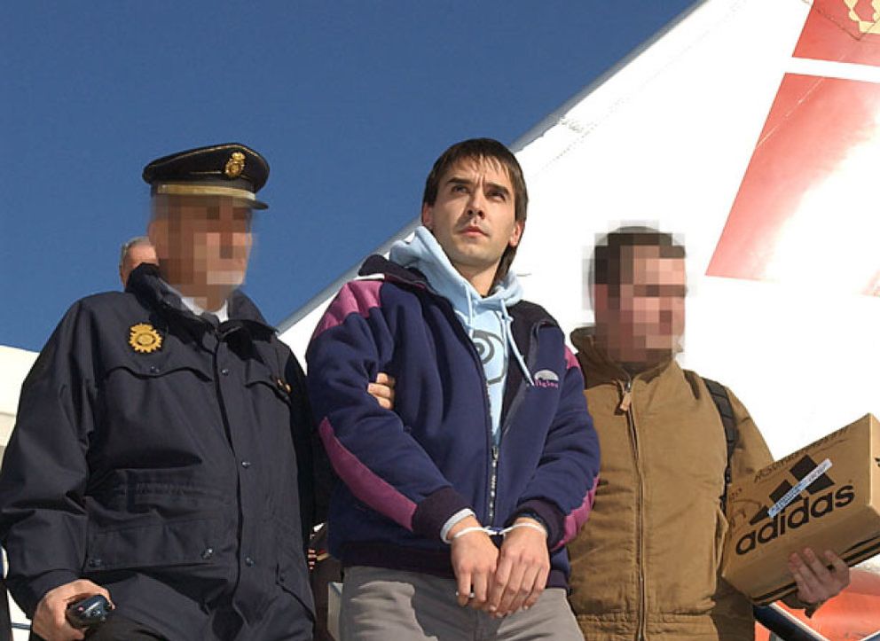 Foto: Francia entrega a los etarras que presuntamente mataron a dos guardias civiles y a López Lacalle