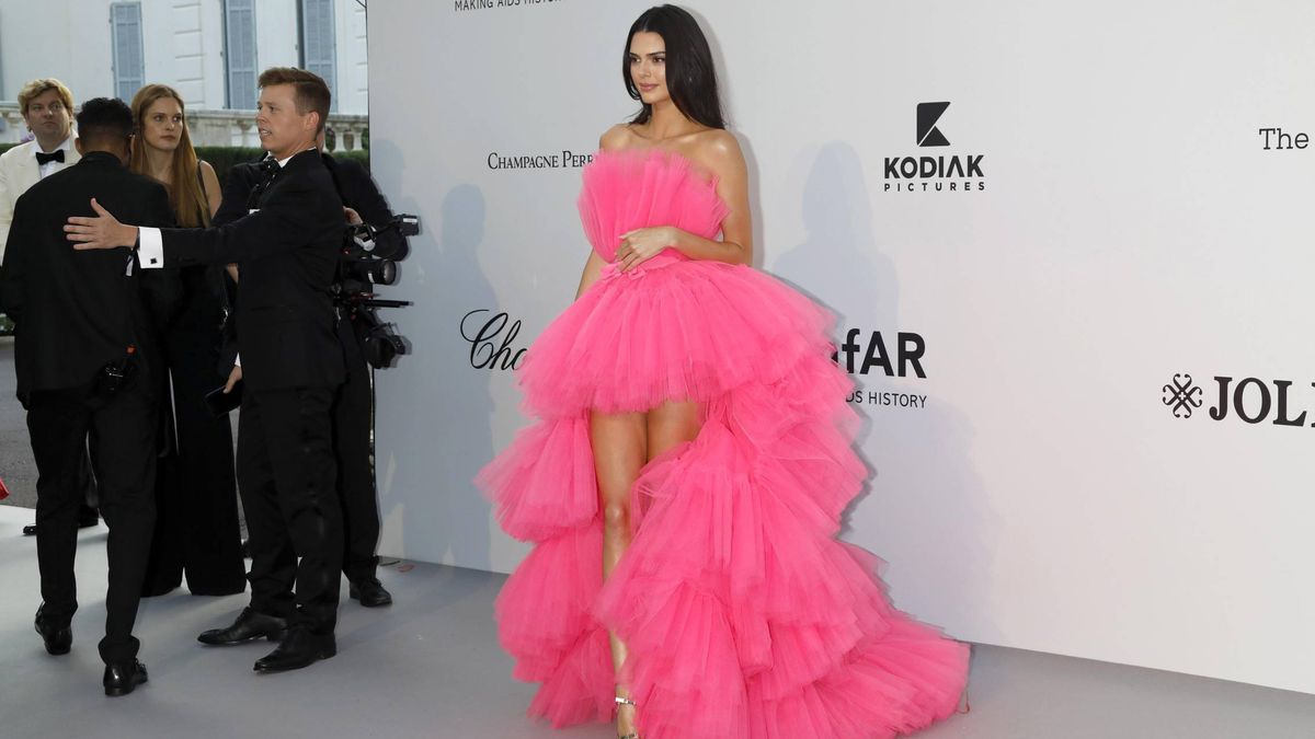 El vestido fucsia de Giambattista Valli para H&M se venderá también en otro color
