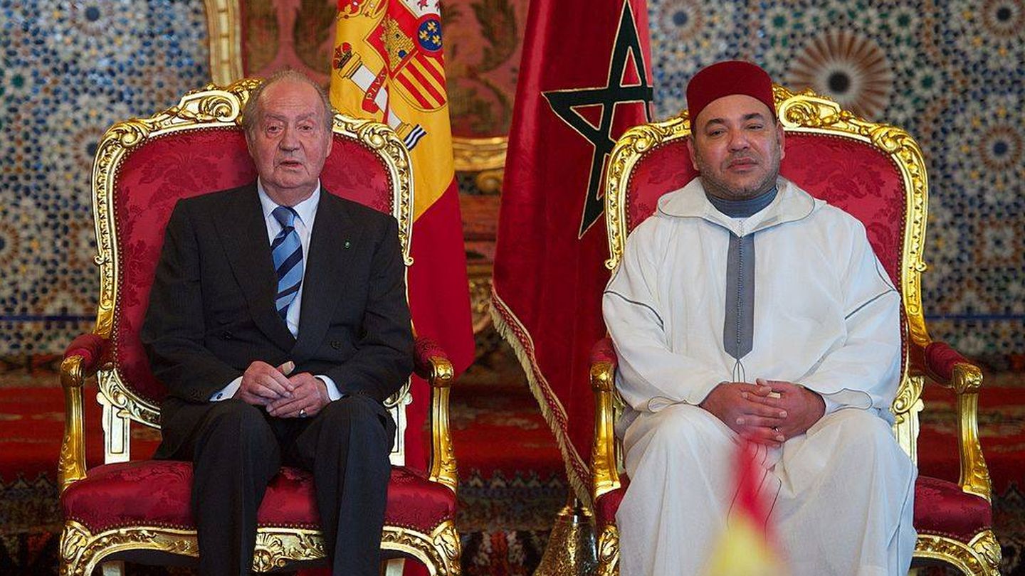 El rey Juan Carlos I, junto a Mohamed VI, rey de Marruecos. (Getty)