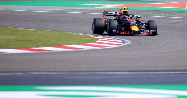 Foto: Max Verstappen, a los mandos del Red Bull en el GP de China. (REUTERS)