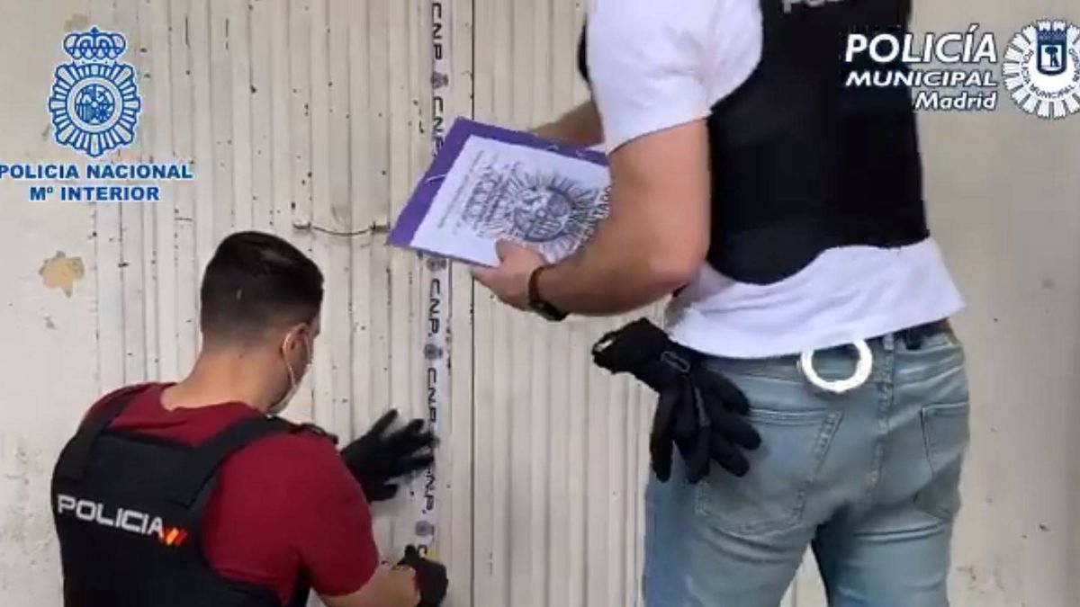 Liberados 61 inmigrantes que vivían hacinados y vigilados en sótanos de Madrid