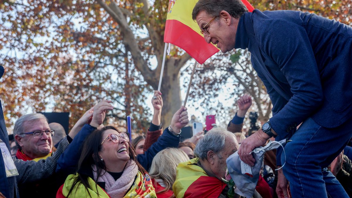Feijóo mantendrá al PP en la calle ante unas encuestas al alza y una España "indignada"