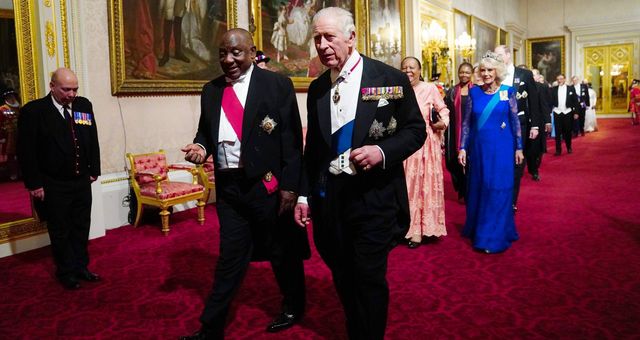 El rey Carlos, junto al presidente de Sudáfrica. (CP)