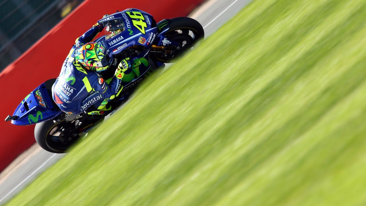 Los riesgos de Rossi por correr con fracturas y acortar a la mitad los plazos