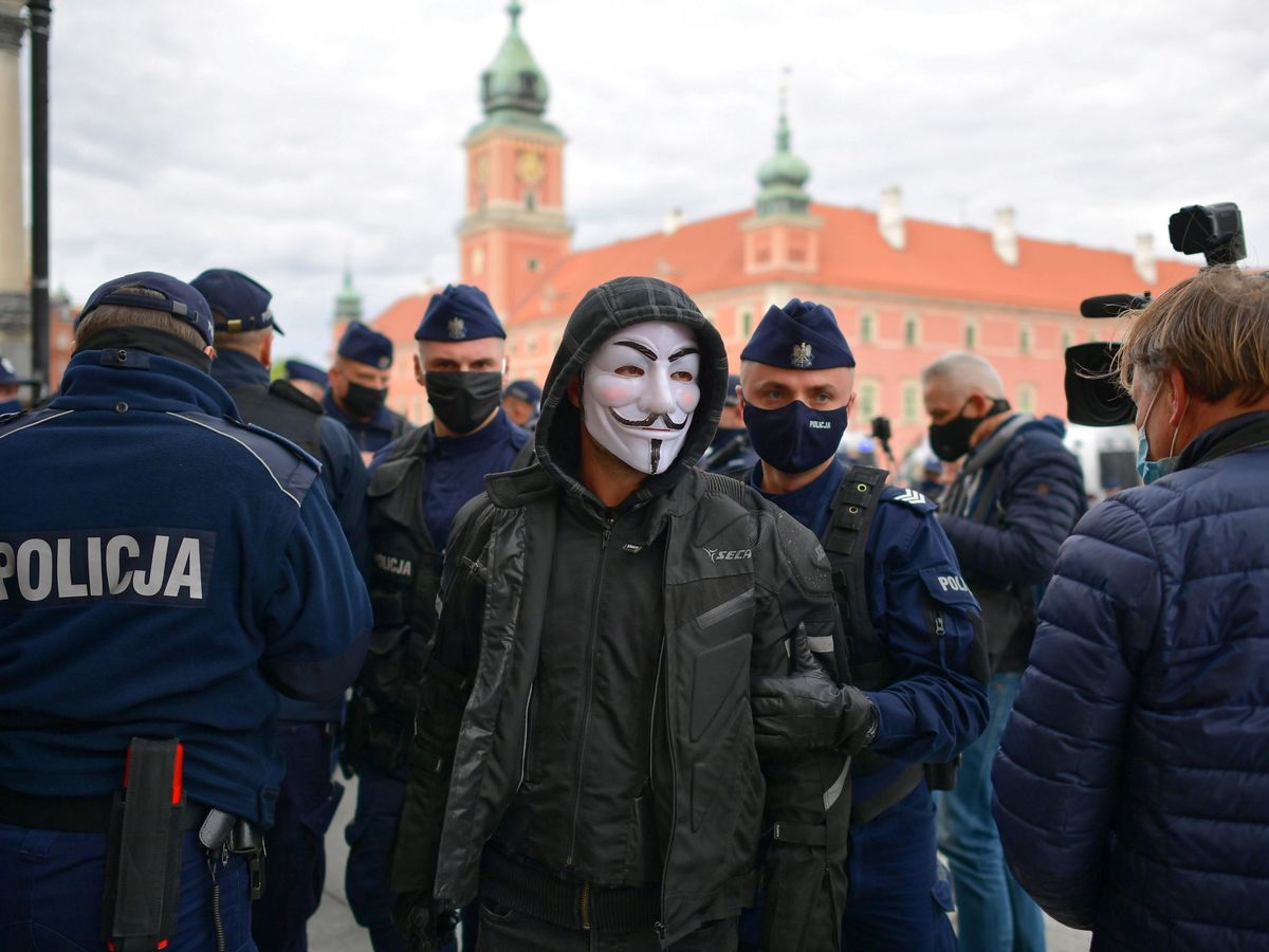 Foto: Protesta por el confinamiento en Polonia. (Reuters)