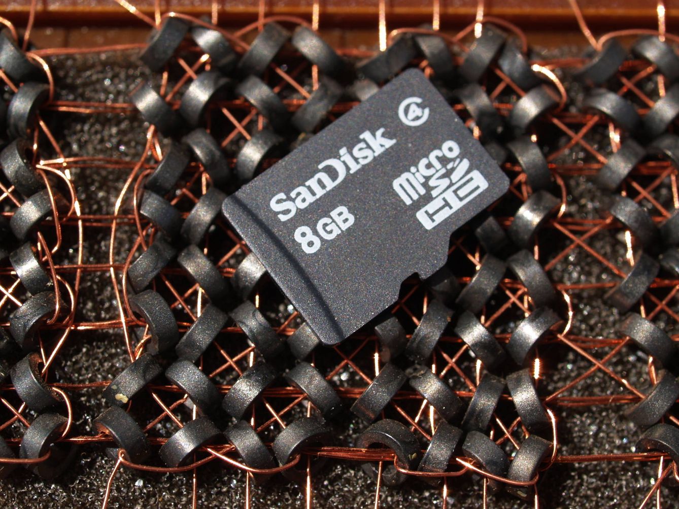 Una tarjeta microSD, la solución a muchos de tus problemas. (Foto: Daniel Sancho | Flickr)