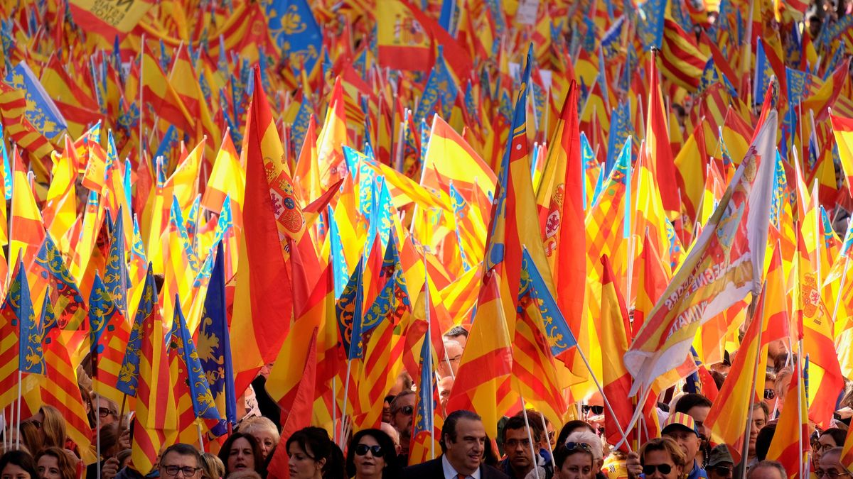 Más de 10.000 personas claman en Valencia contra el nacionalismo catalán