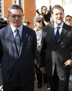 Rajoy dice que ve lejos su sucesión y Gallardón califica a Fraga de referente moral