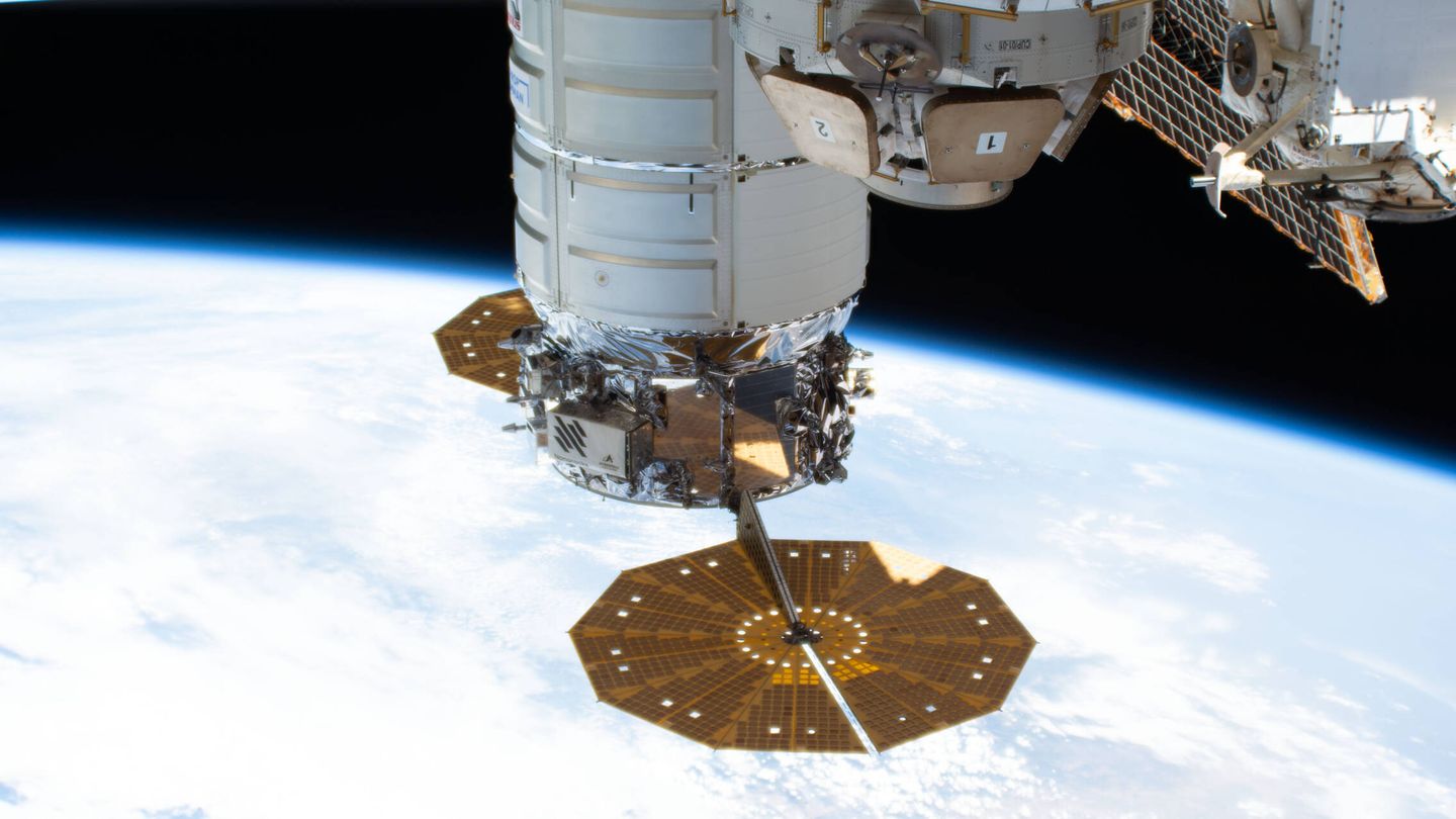 La NASA consideró utilizar un carguero Cygnus para desorbitar la ISS, pero al final parece que buscarán una solución específica. (NASA)