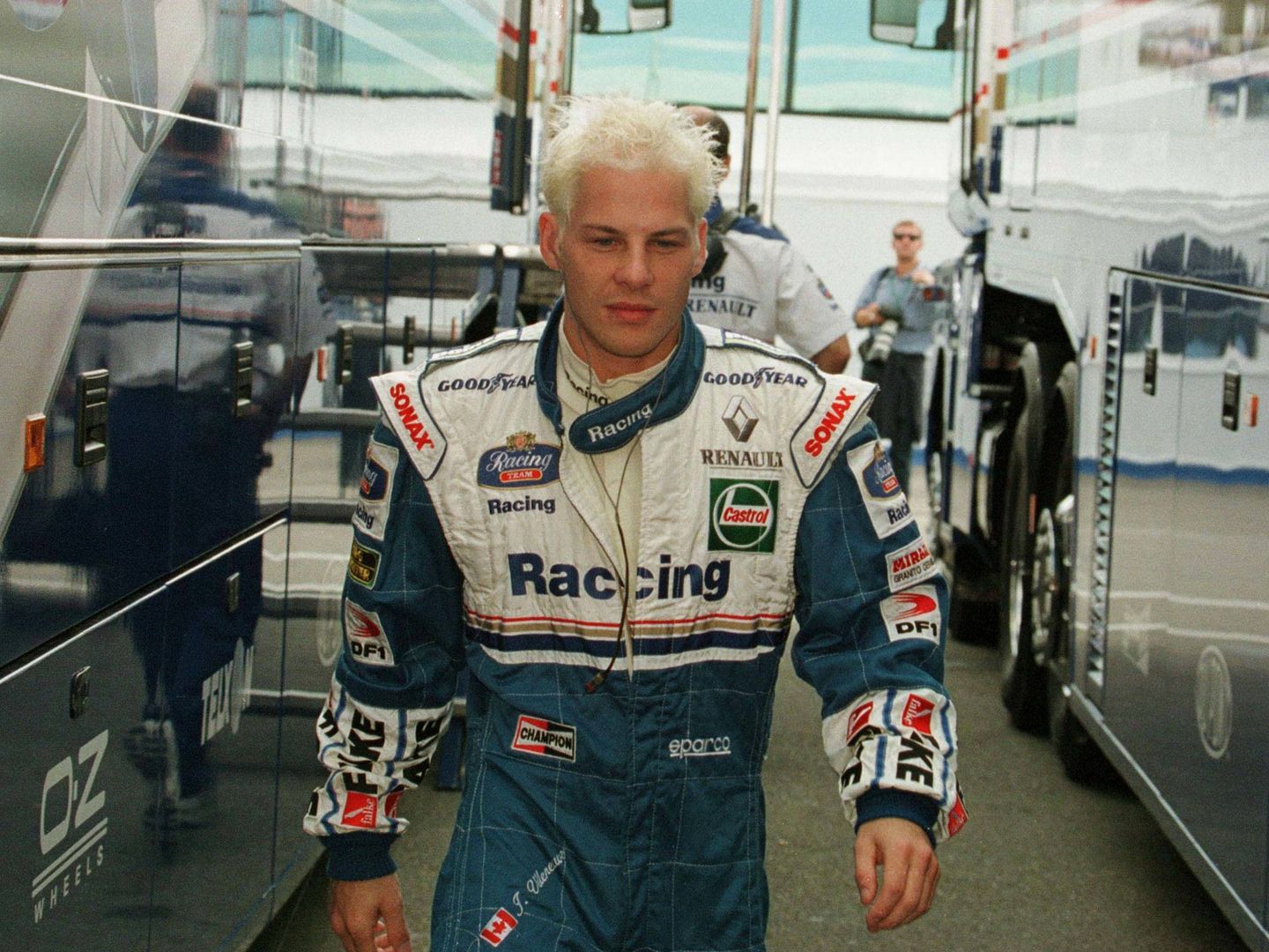 A Jacques Villeneuve se le fue la mano con el agua oxigenada en los 90. (Reuters)