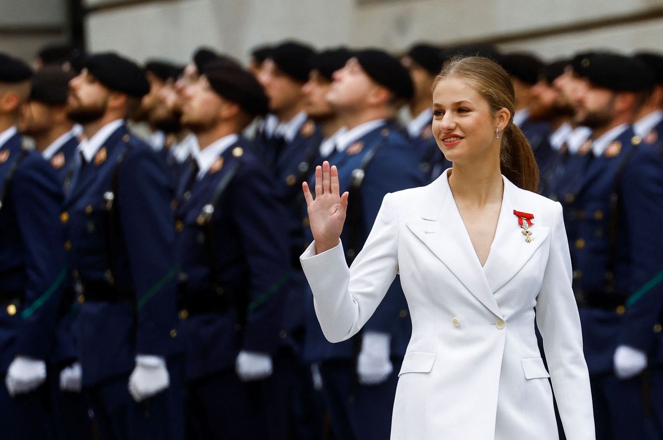 La princesa Leonor saludando a los congregados. (Reuters/Susana Vera)