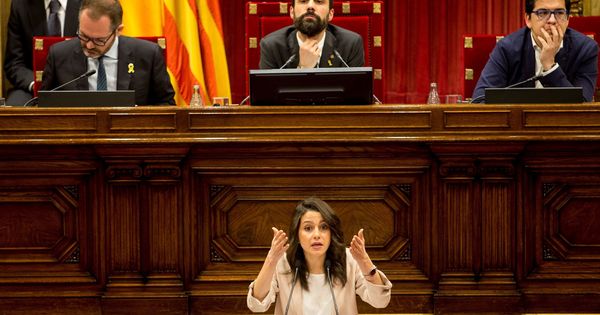 Foto: La líder y portavoz de Ciudadanos, Inés Arrimadas, durante su intervención en el pleno del miércoles. (EFE)