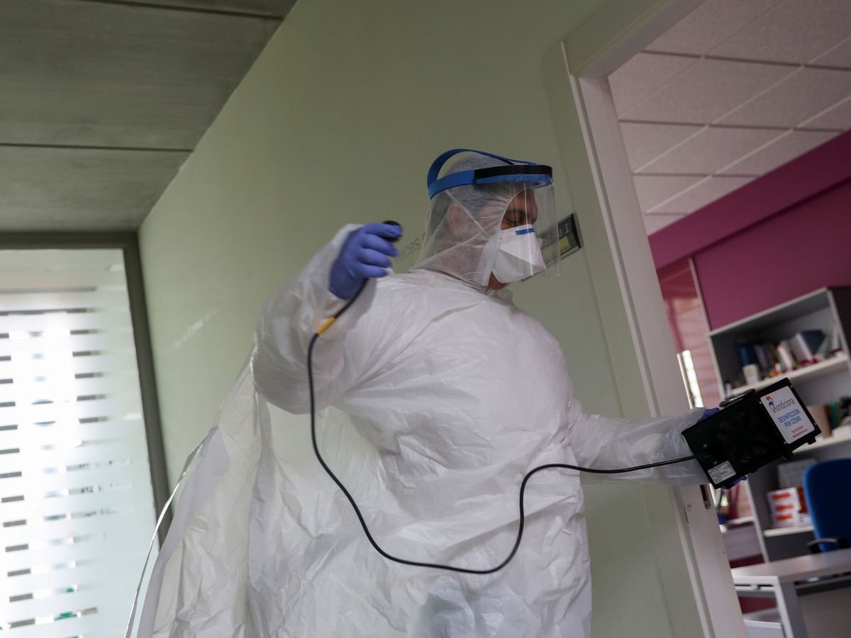 Foto: Nestor fernandez, owner of trackter event management company, disinfects a healthcare center with small ozone generators in valverde del majano