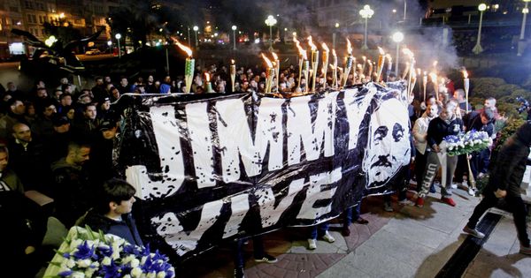 Foto: Marcha convocada hoy en A Coruña por la Asociación 'Jimmy Sempre con Nós'. (EFE)