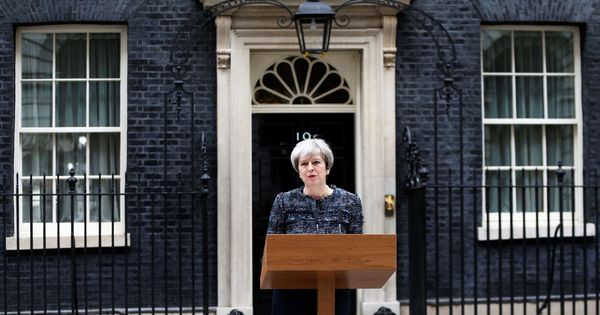 Foto: La primera ministra británica Theresa May, frente al número 10 de Downing Street. (Reuters)