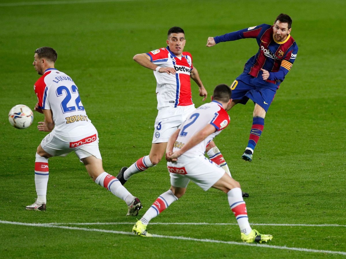 Foto: Leo Messi anota el 2-0 ante el Deportivo Alavés. (Reuters)